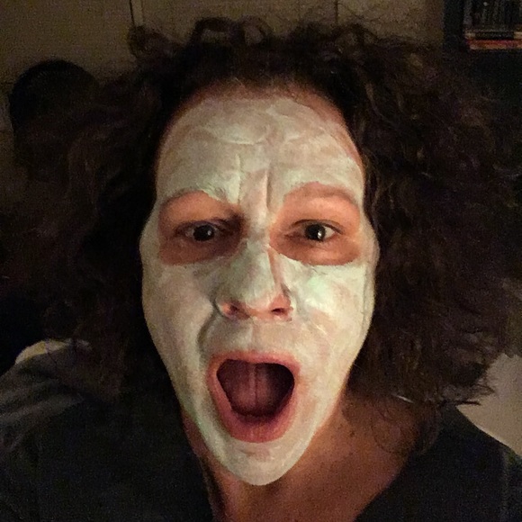 Meet your Posher, Cindy - Picture 3 of 5